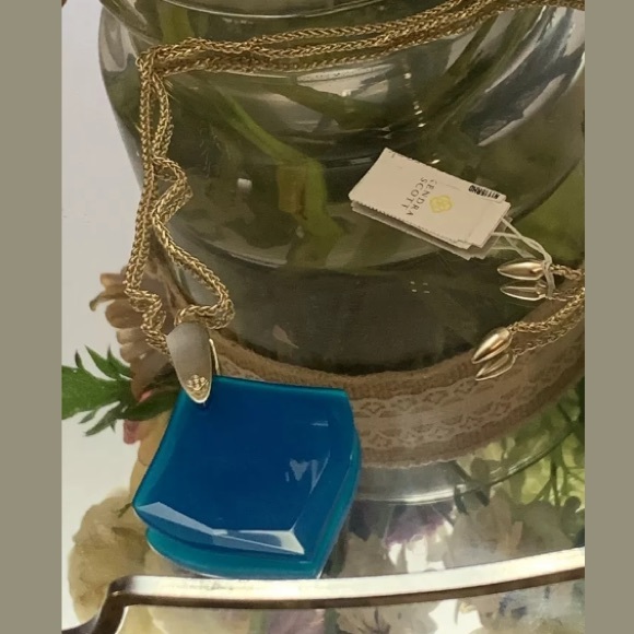 Kendra Scott Aislinn Gold Long Pendant Necklace - Picture 6 of 8